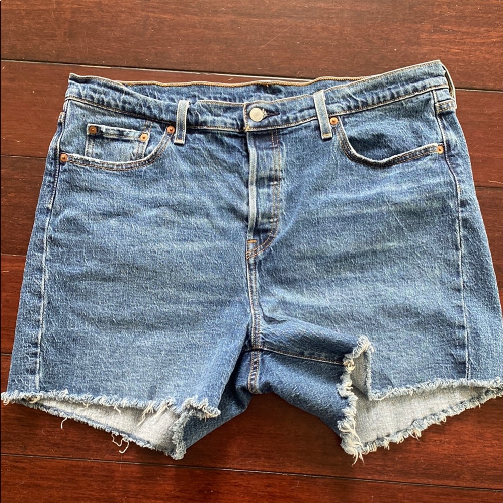 Levi’s Mid Rise Jean Shorts
